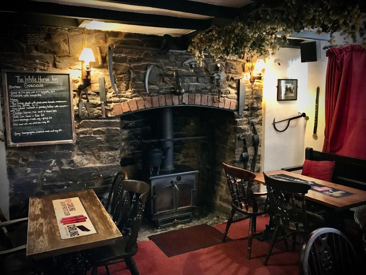 The White Horse Inn, Clun エクステリア 写真