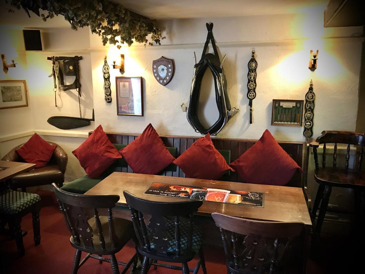 The White Horse Inn, Clun エクステリア 写真